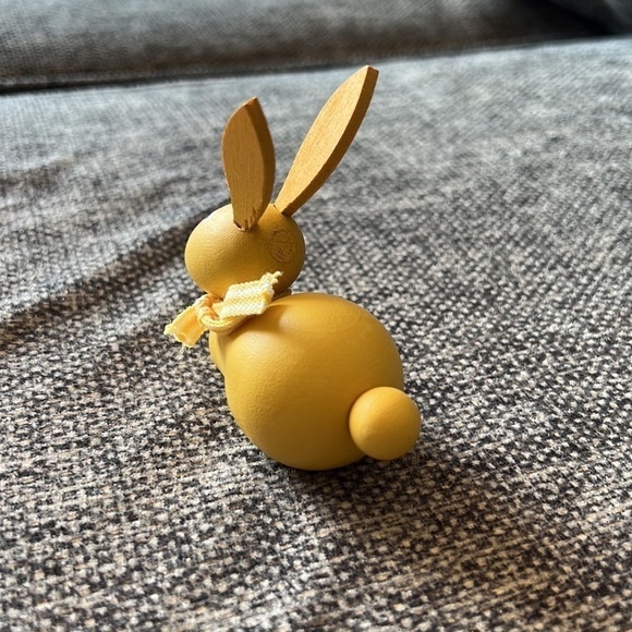 Vintage Scandinavian Wood Bunny Rabbit Yellow Round W/ Bow Made In Sweden - Picture 3 of 9
